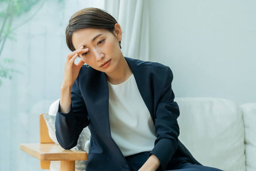適応障害の診断。休職は避けられる？働き続けるための対策や休職の判断基準も解説